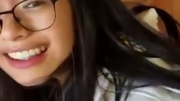 ABG Berkacamata Ngentot Kado Buat Doi