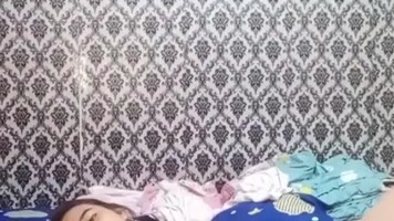 Almira Ngangkang Pengen Di Sodok