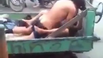 Orang Gila Ngentot Digerobak Di Keramaian