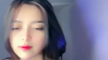 Aksi Nakal Hella Cantik Remas Payudara