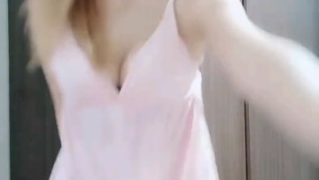 Cici Bai Host Amoy Joget Ebot Santuy